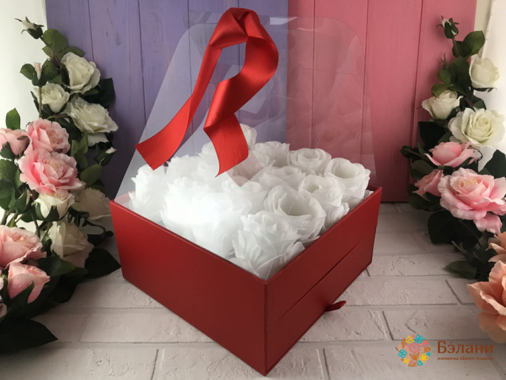 Коробка с выдвижным ящичком "Под руку с бантом" красная