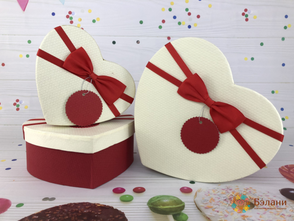 Коробка в форме сердца "Страсть" белая