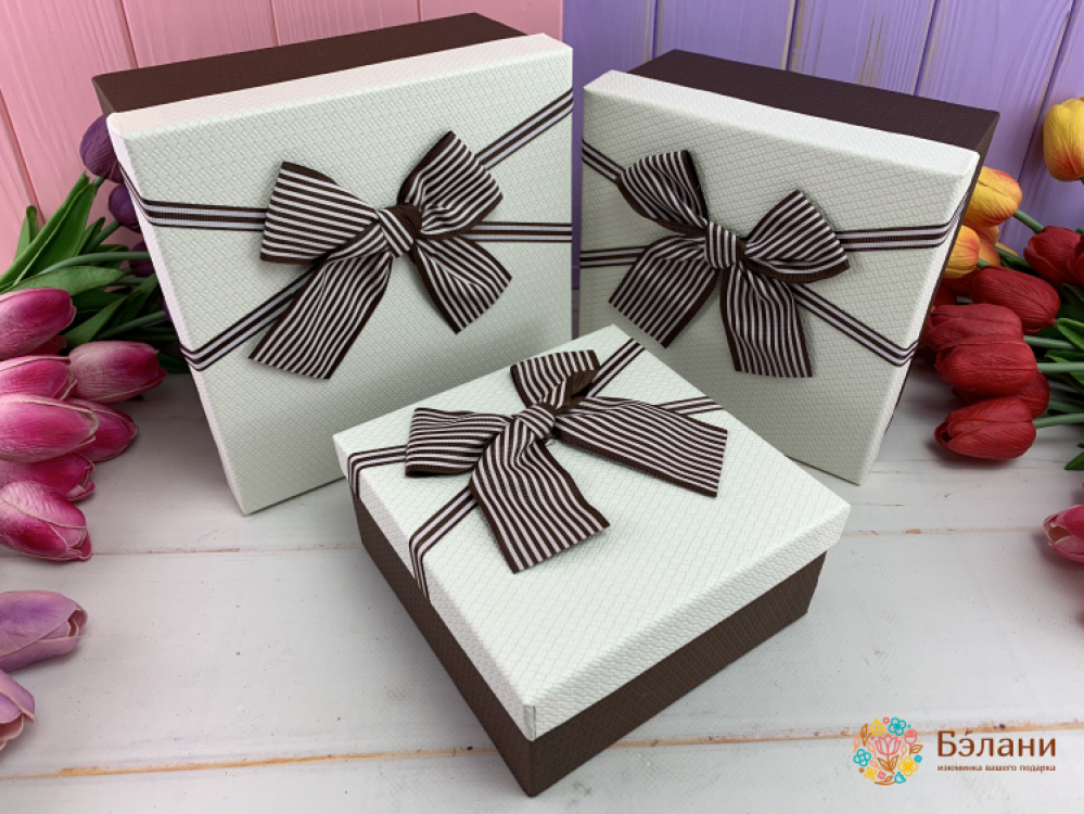 Подарочная коробка "Серый бант" белая