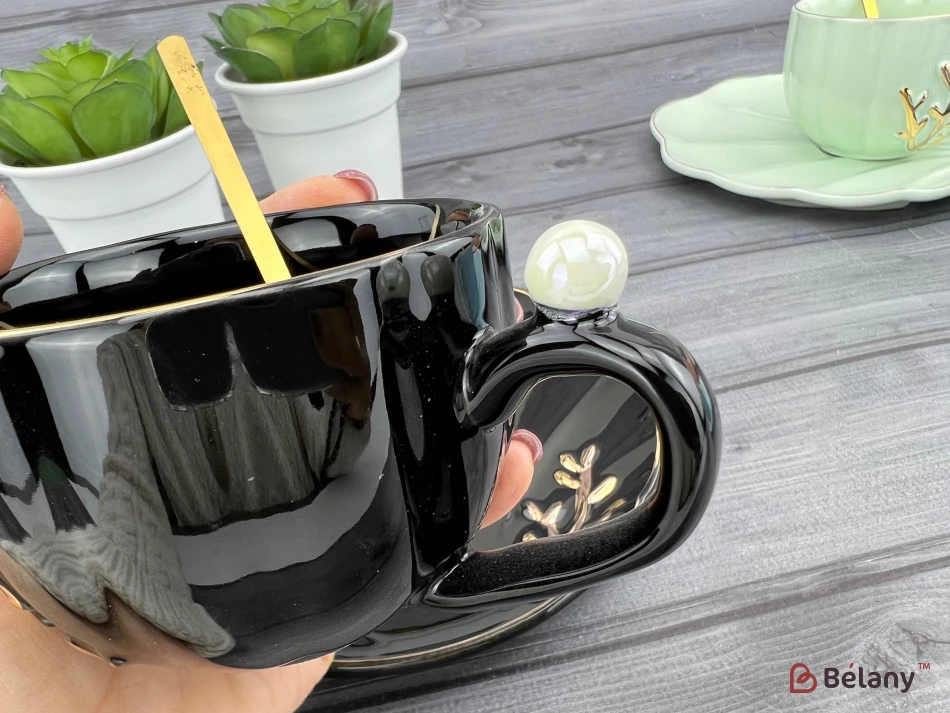 Керамічна чашка із блюдцем "Reef" чорна | 3