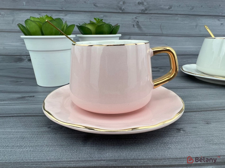 Керамическая чашка с блюдцем "Gold edge" розовая
