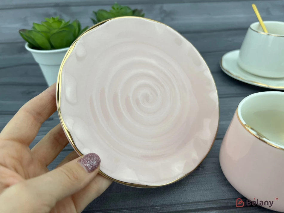 Керамическая чашка с блюдцем "Gold edge" розовая | 3