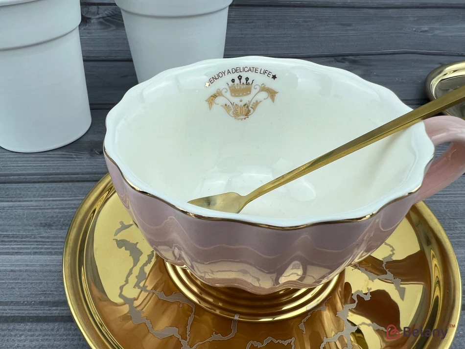 Керамическая чашка с блюдцем "Honnestly" розовая | 3