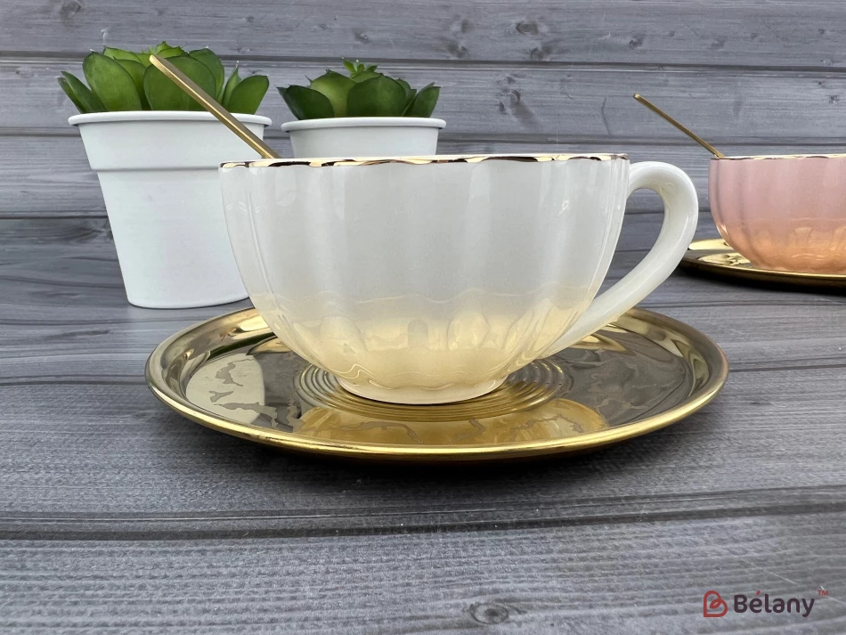 Керамическая чашка с блюдцем "Honnestly" белая