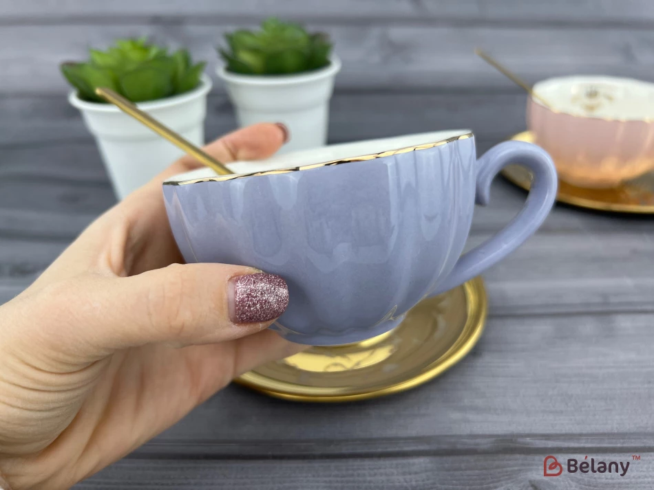 Керамічна чашка із блюдцем "Honnestly" лілова | 2