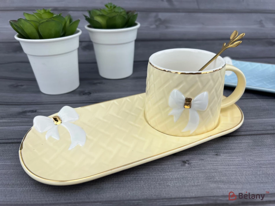 Керамічна чашка із блюдцем "Softy bow" кремова