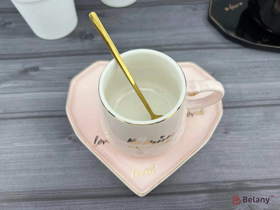 Керамическая чашка с блюдцем "Be mine" розовая | 3