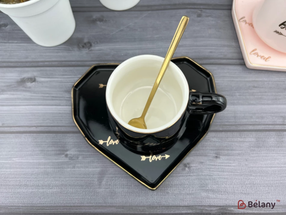 Керамическая чашка с блюдцем "Be mine" черная | 3