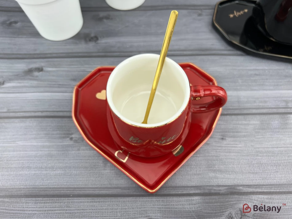 Керамическая чашка с блюдцем "Be mine" красная | 3
