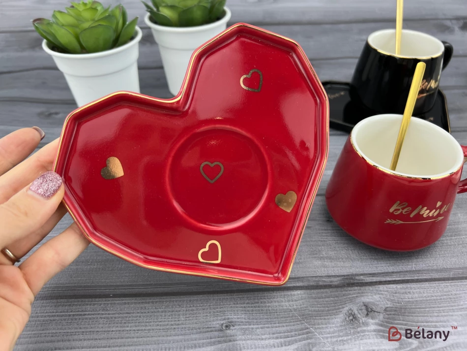Керамическая чашка с блюдцем "Be mine" красная | 4