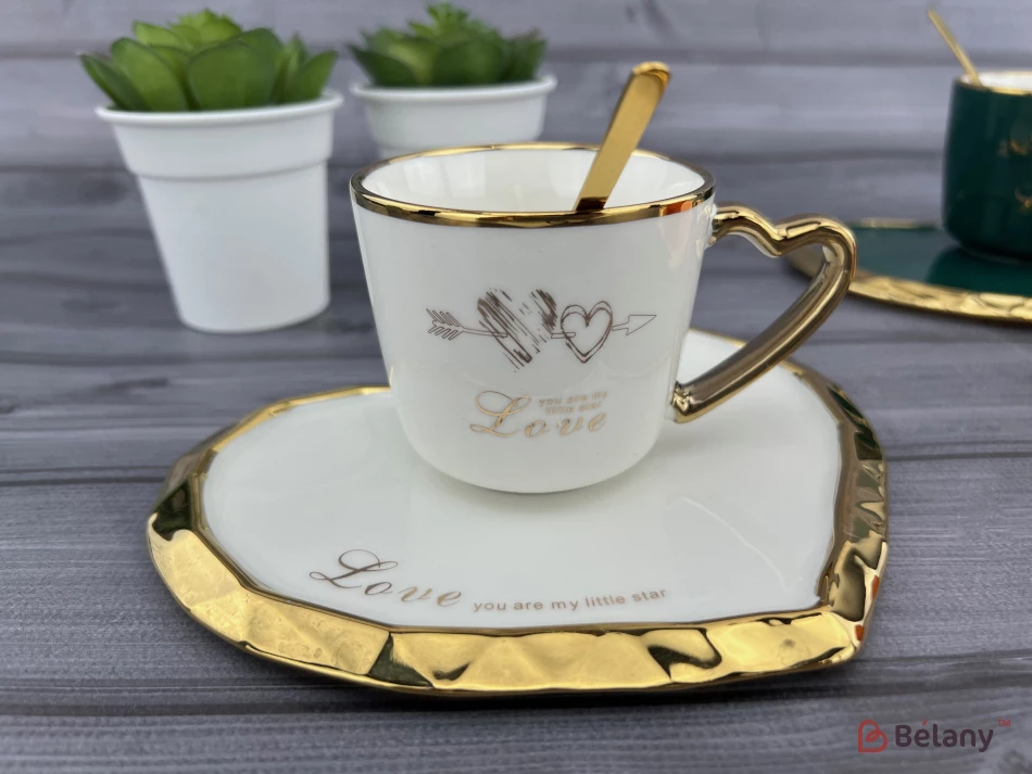 Керамическая чашка с блюдцем "Deep Gold heart" белая