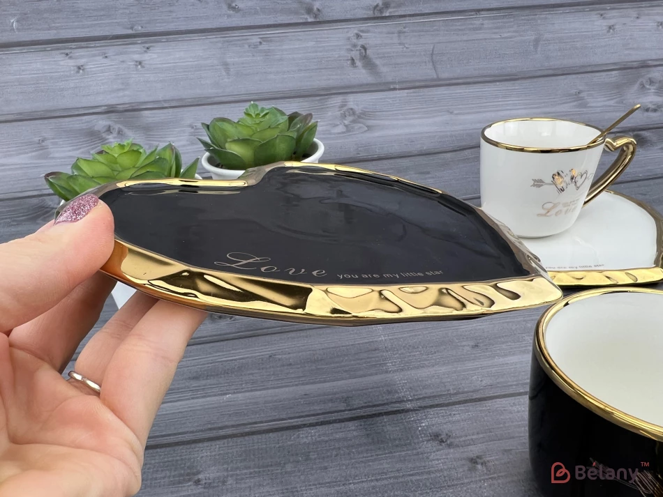 Керамическая чашка с блюдцем "Deep Gold heart" черная | 3