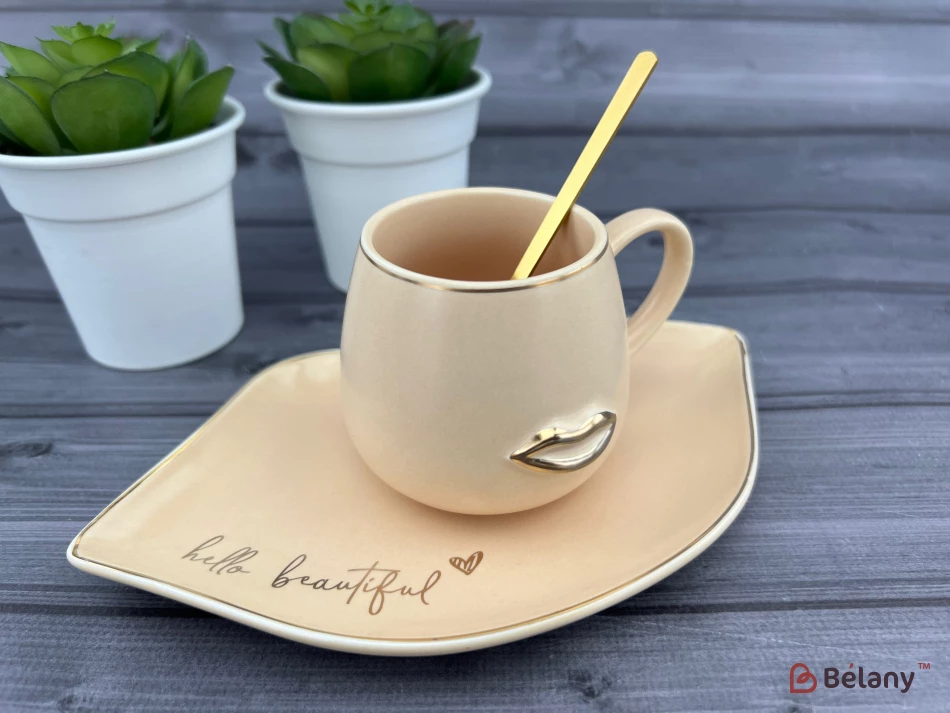 Керамическая чашка с блюдцем "Sweet Lips" кремовая
