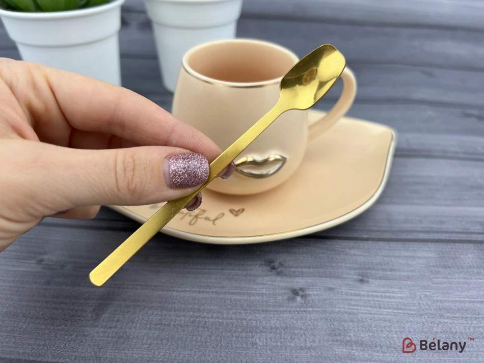 Керамическая чашка с блюдцем "Sweet Lips" кремовая | 3