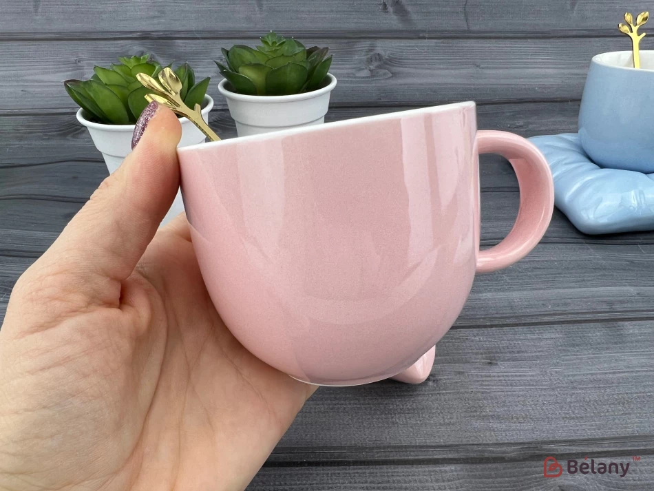 Керамическая чашка с блюдцем "Cup on pillow" розовая | 2