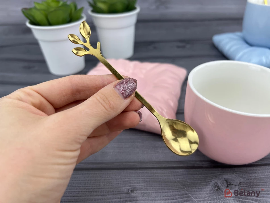 Керамическая чашка с блюдцем "Cup on pillow" розовая | 4