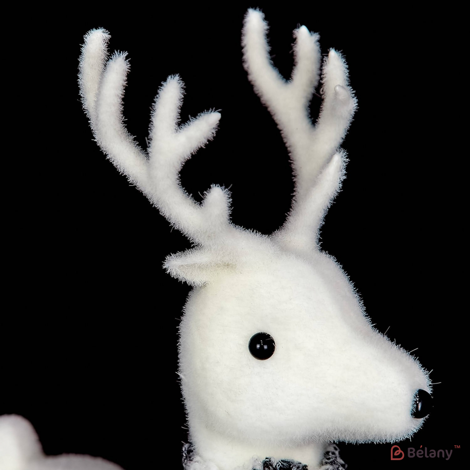 Оленя в смугастому шарфику | 2