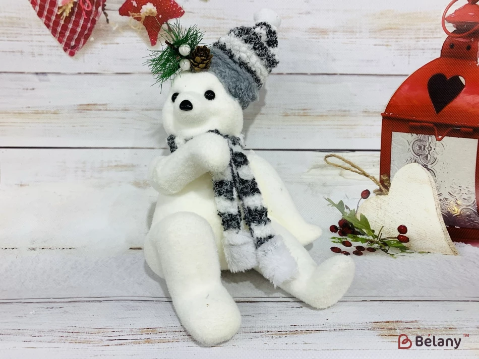 Ведмедик з шапочкою і шарфом