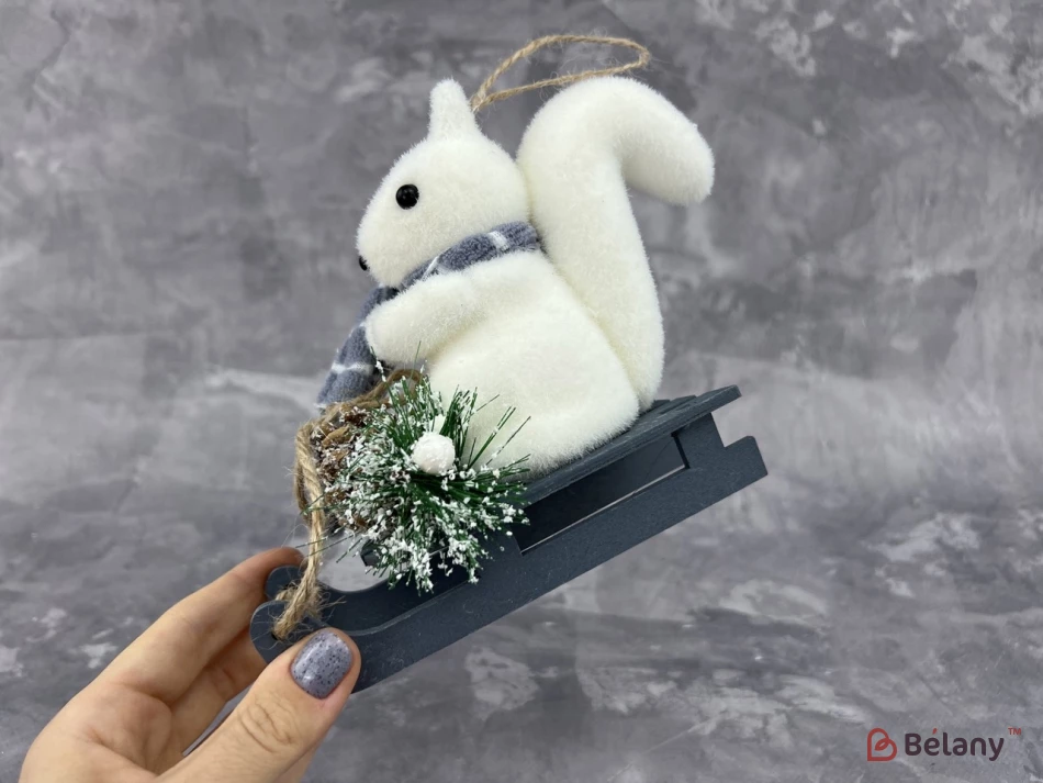 Новорічний декор "Білочка на санчатах". | 2