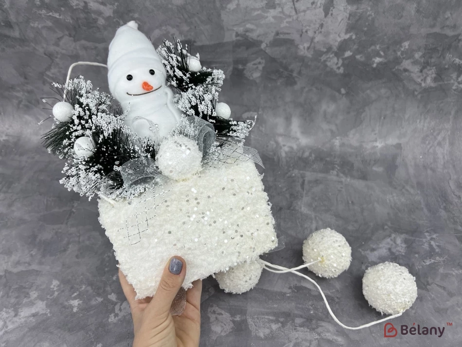 Підвісний декор "Сніговик у зимовому лісі"