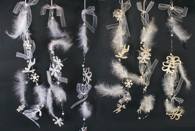 Гірлянда зі стрічок, пуху та декоративних фігурок 90см, 6 дизайнів