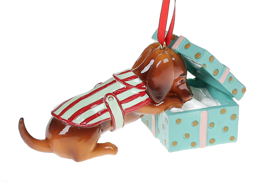 Декоративна фігурка на підвісі Такса з подарунком, 10.3см