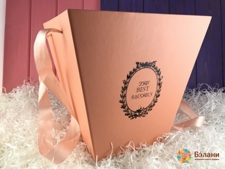 Персиковая флористическая коробка "The best Wishes"