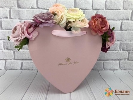Коробка для цветов "Сумочка сердце" розовая