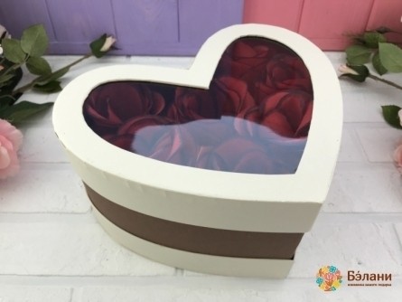 Коробка в форме сердца "Heart twist" бежевая