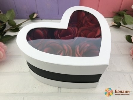 Коробка в форме сердца "Heart twist" белая