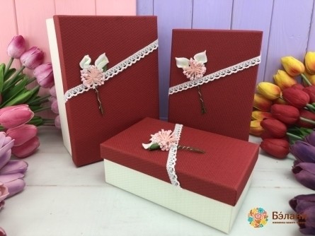 Подарочная коробка "With flower" красная