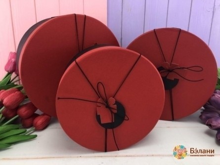 Круглая коробка на резинке "Black and red"