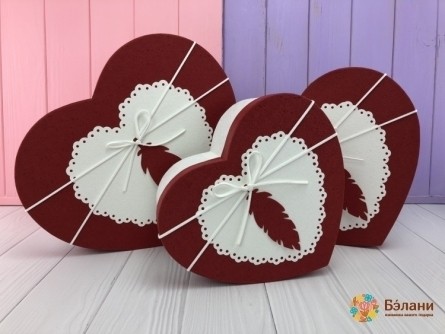 Красная коробка в форме сердца "Feather"
