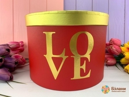 Круглая коробка "Love" красная