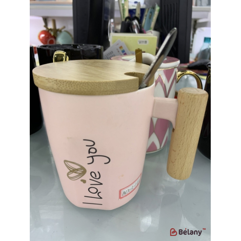 Керамическая чашка "Pink wood handle"