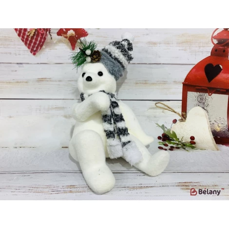 Медвежонок с шапочкой и шарфиком