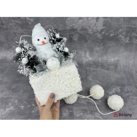 Підвісний декор "Сніговик у зимовому лісі"