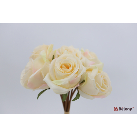 Букет роз 7 бутонов "Roses in the night" кремовые