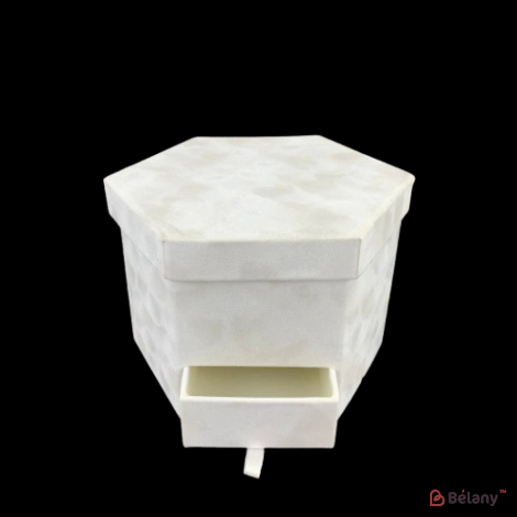 Бархатная коробка призма "Со шкатулкой" белая с дефектами