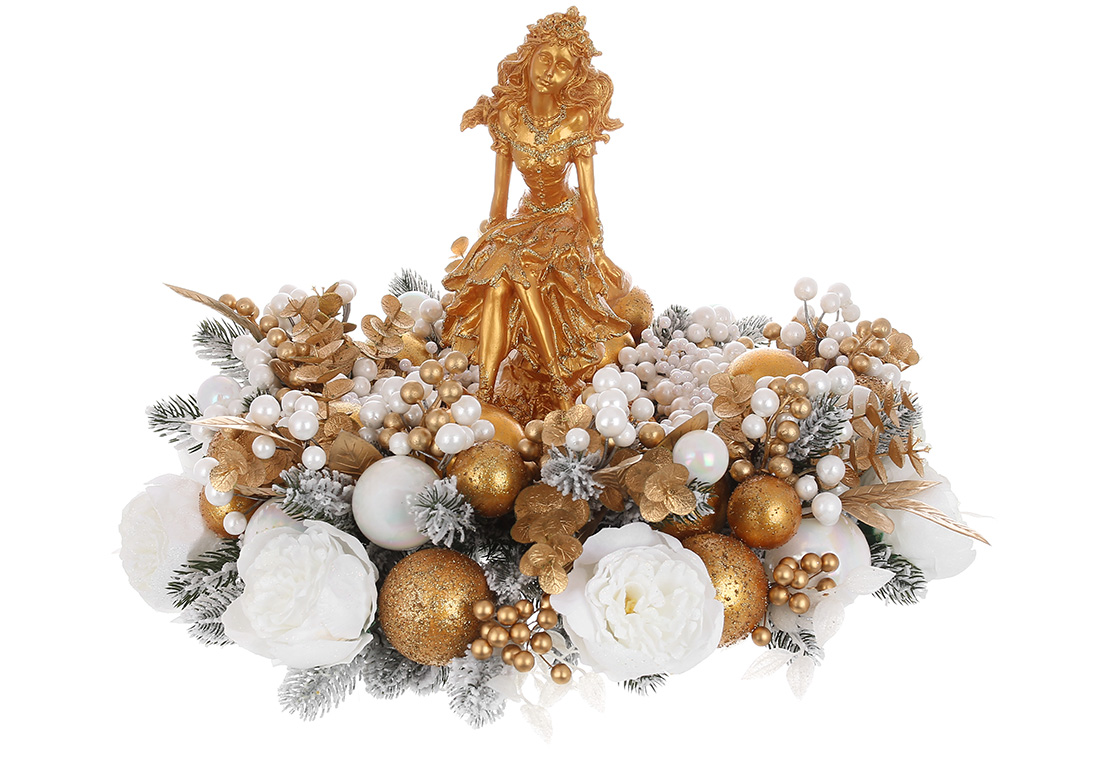 Новорічний вінок Дівчинка,прикрашений гілками хвої, ягід, квітами, колір-мідь з білим - Фото