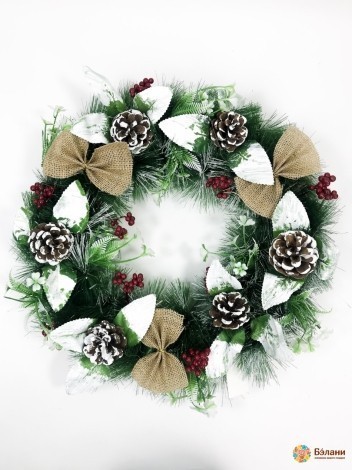 Рождественский венок с шишками