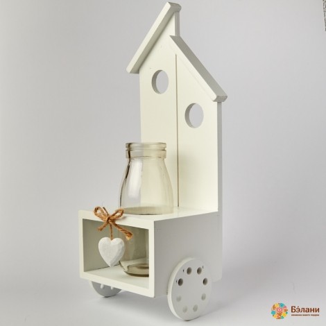 Дерев'яний вазон у формі будинку зі скляною пляшкою
