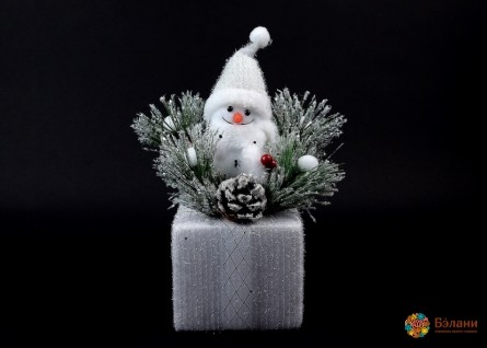 Новогодний декор "Снеговик в зимнем лесу"