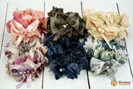 Трикотажна гумка з перлами і стразами велика