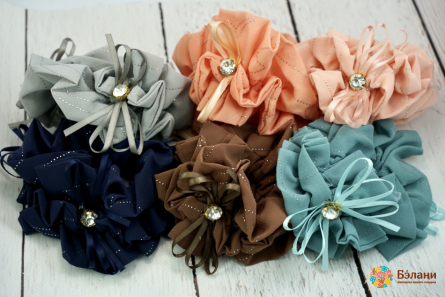 Шифонова гумка "Бант зі стразами" об'ємна