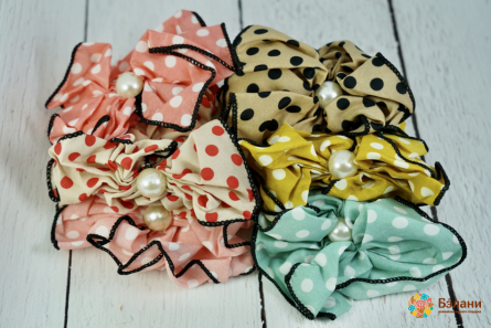 Гумка трикотажна "Бант з перлами" горох