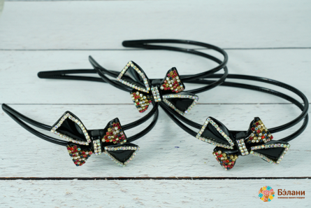 Обруч "Lacquer bow" черный двойной с цветными и белыми стразами