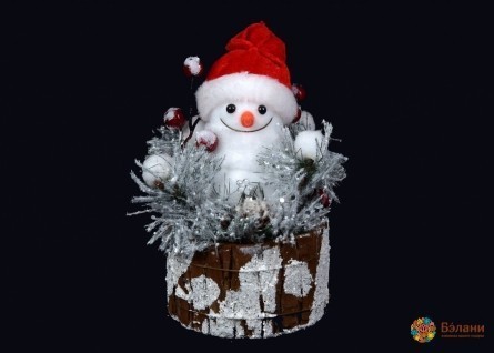 Новогодняя коипозиция "Снеговичок на пне"