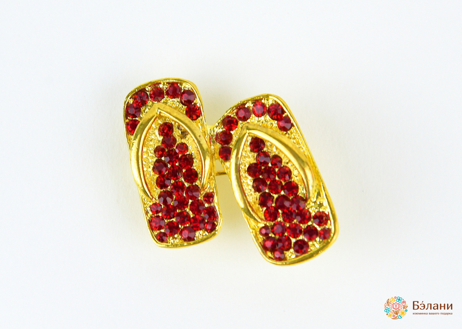 Брошь "Рубиновые тапочки"