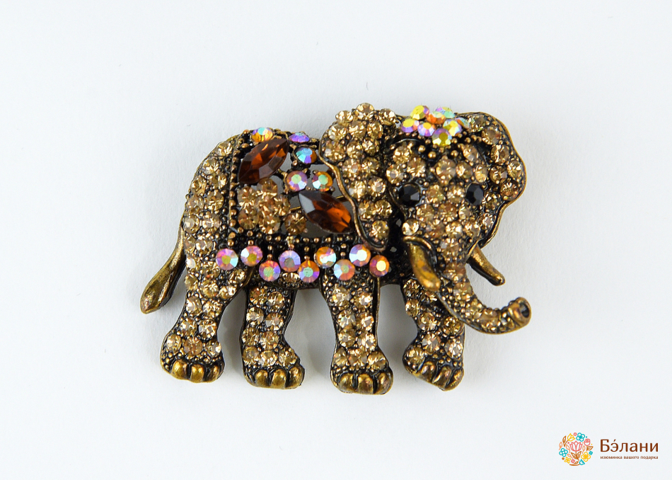 Брошь "Сердоликовый слон"